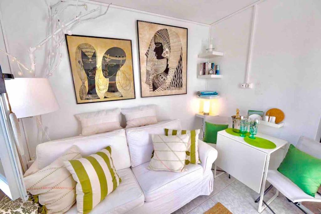 Cute Tiny House Villa Rafína Eksteriør bilde
